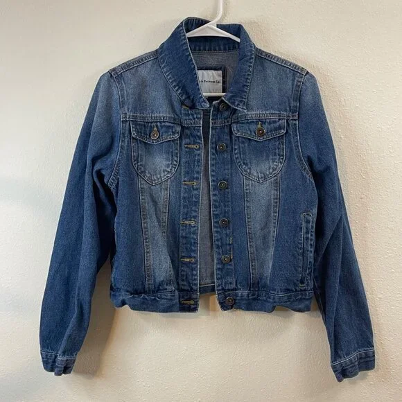 The Style Between Us Womens Medium Classic Blue Denim Jacket With Button Front - Picture 2 of 11